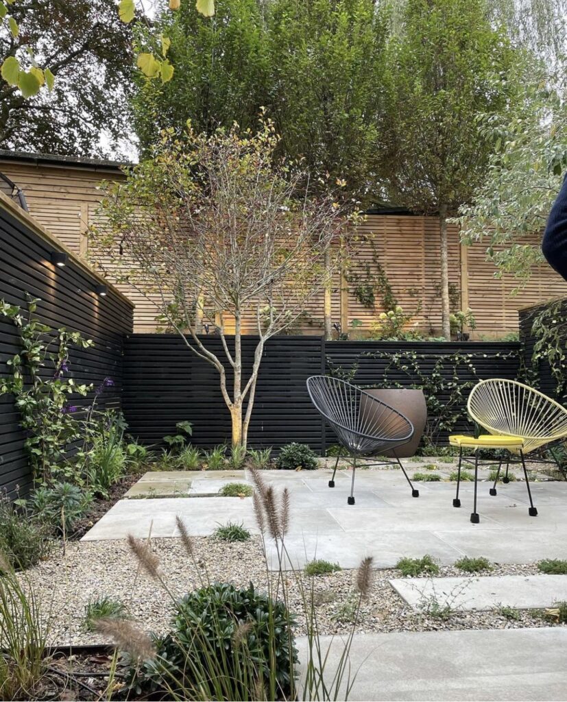 Mevsimsel budama, gübreleme, ilaçlama, çim bakımı ve genel temizlik, havuz bakımı